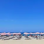 Club - Free Pool & Private Perfect For Families База отдыха Пиццо
